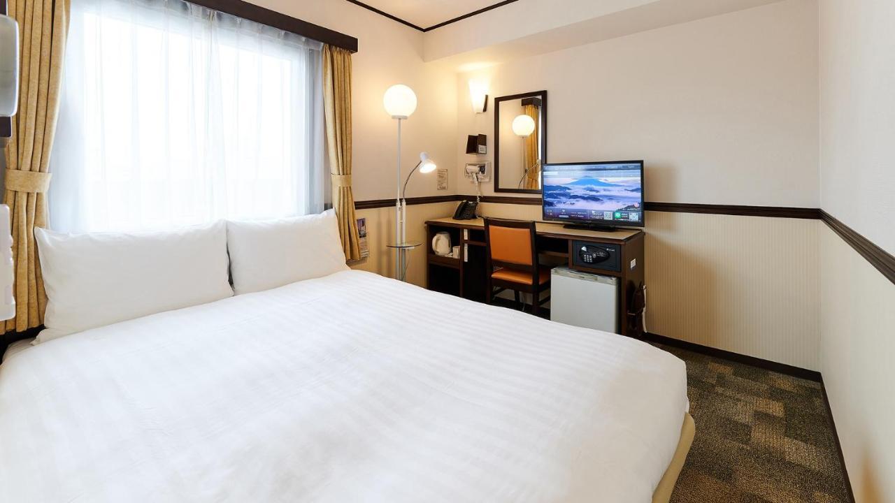 Toyoko Inn Osaka Itami Airport Toyonaka Exterior foto