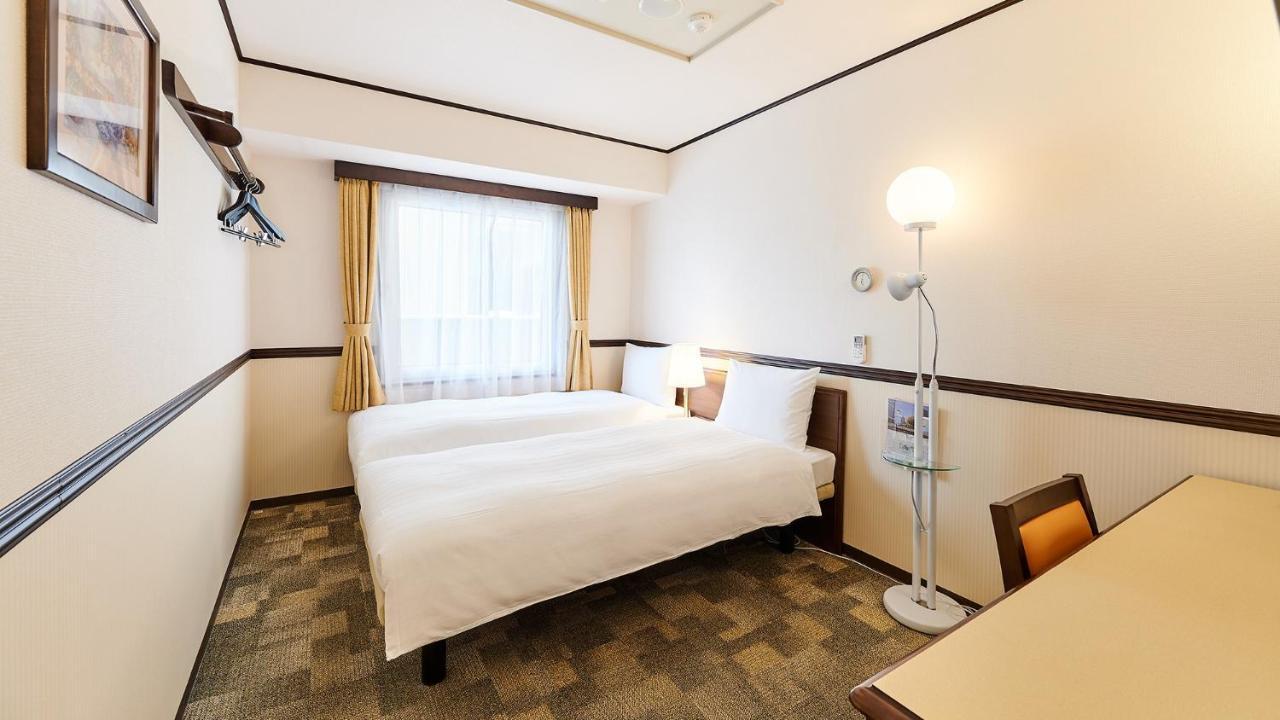 Toyoko Inn Osaka Itami Airport Toyonaka Exterior foto