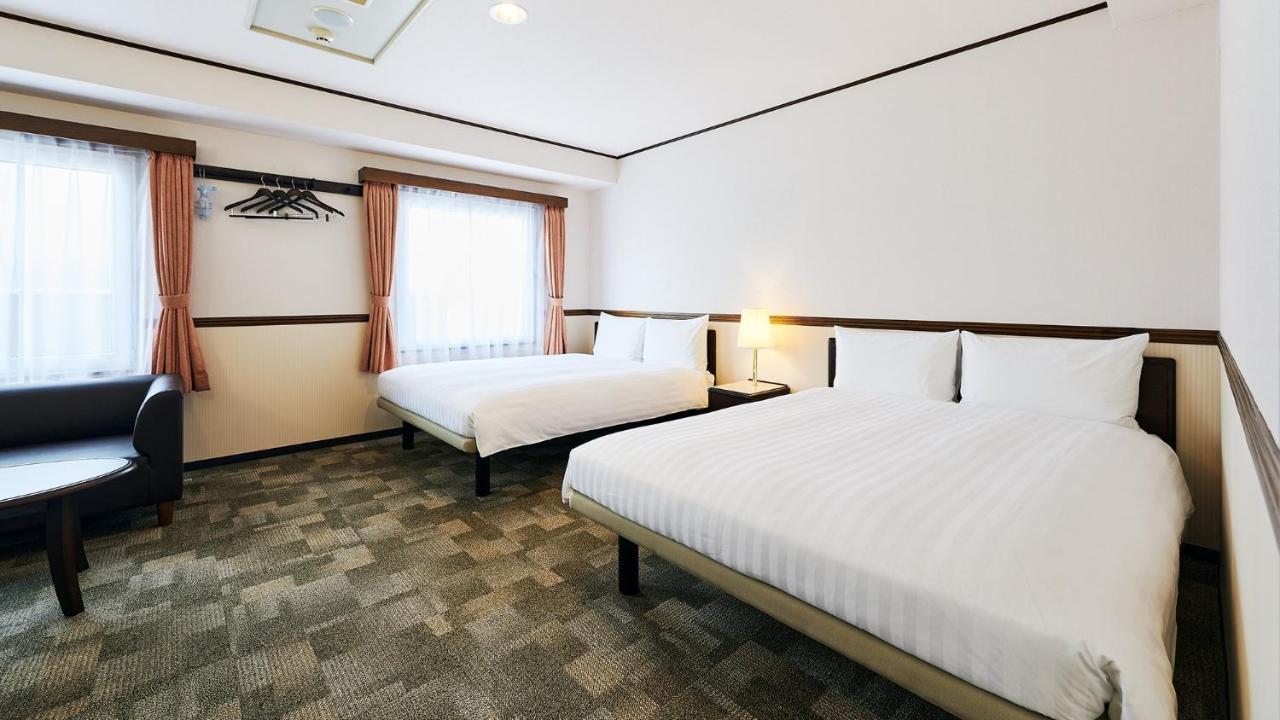 Toyoko Inn Osaka Itami Airport Toyonaka Exterior foto